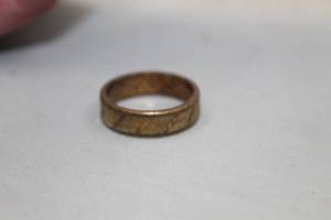 Womens 18K Gold Ring Size 9-12