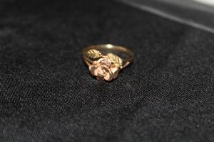 Womens 10K Black Hills Style Gold Ring Size 5
