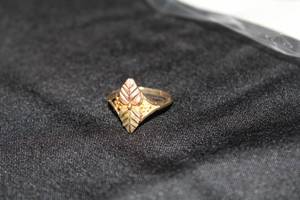 Womens 10K Tri-Color Black Hills Style Gold Ring Size 6-12