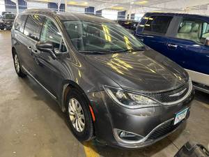 2018 Chrysler Pacifica Touring L FWD