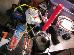 Tote of misc hand tools, many incom...