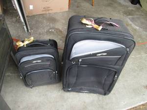 (2) piece Skyway Luggage Set. Both ...
