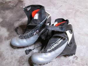 Size 45 Rossignol zip front rubber ...