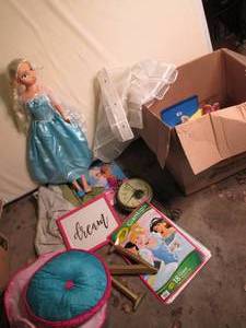 Disneys Frozen Princess Elsa lif...