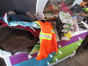 Tote with Clamshell closing lid ful...