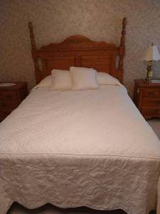 Solid Oak Queen Bed
