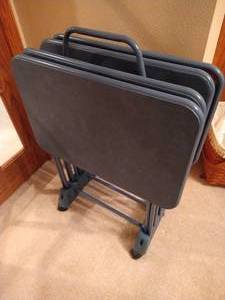Set of (4) TV Trays & Rolling Cart