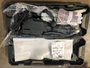 11 Amp 31 lbs. Demolition Jack Hammer with Point, Flat and Spade Chisels by TR Industrial Customer Returns See Terms on Aution