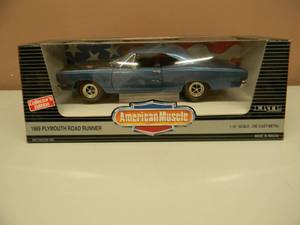 ERTL AMERICAN MUSCLE COLLECTORS EDITION 118 SCALE - DIE CAST METAL - 1969 PLYMOUTH ROAD RUNNER COOL PIECE - NEW IN BOX - SEE PICTURES