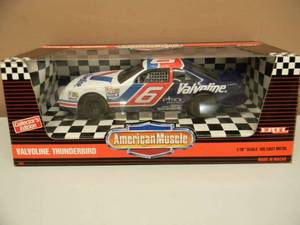 ERTL AMERICAN MUSCLE COLLECTORS EDITION 118 SCALE - DIE CAST METAL - VALVOLINE THUNDERBIRD NICE PIECE - NEW IN BOX - SEE PICTURES
