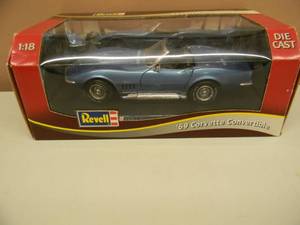 REVELL 118 SCALE - DIE CAST METAL - 1969 CORVETTE CONVERTIBLE COOL PIECE - NEW IN BOX - SEE PICTURES