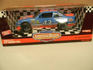 ERTL AMERICAN MUSCLE COLLECTORS EDITION 118 SCALE - DIE CAST METAL - Richard Petty STP GRAND PRIX COOL PIECE - NEW IN BOX - SEE PICTURES