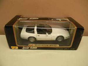 MIRA - GOLDEN LINE COLLECTION 118 SCALE DIE-CAST METAL - 1992 CORVETTE ZR-1 - NEW IN BOX - SEE PICTURES