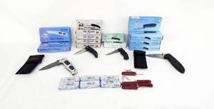 lot 50 image: Lot of 25 Pocket Knives
