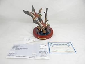 lot 120 image: Vintage 1999 Limited Edition David Maass Smooth As Glass Hand Painted Sculpture