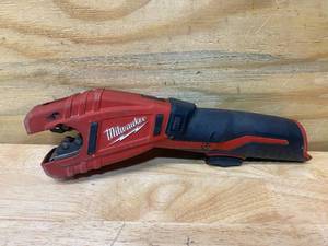 lot 11 image: MILWAUKEE M12 12V Lithium-Ion Cordless Copper Tubing Cutter (Tool-Only)
