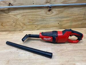 lot 18 image: MILWAUKEE M12 12-Volt Lithium-Ion Cordless Compact Vacuum (Tool-Only)