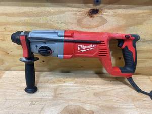 lot 19 image: MILWAUKEE 8 Amp Corded 1 in. SDS D-Handle Rotary Hammer