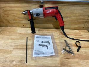 lot 4 image: MILWAUKEE Hammer Drill Kit with Hard Case (5387-22)