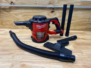 lot 35 image: MILWAUKEE M18 18-Volt Lithium-Ion Cordless Compact Vacuum (Tool-Only)