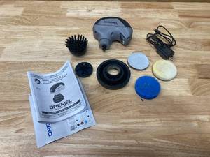 lot 39 image: DREMEL PC10-01 Versa Cleaning Tool