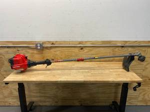 lot 45 image: CRAFTSMAN WS2200 25-cc 2-Cycle 17-in Straight Shaft Gas String Trimmer