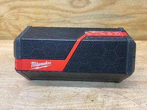 lot 99 image: MILWAUKEE M18M12 Lithium-Ion Cordless Wireless Jobsite Speaker