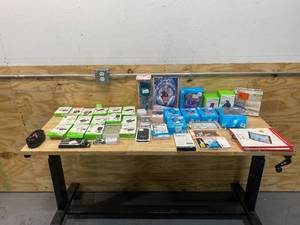 lot 117 image: Lot of Various Electronics Related Items