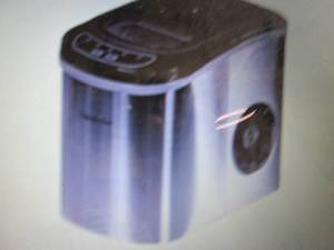 Magic Chef Countertop Ice Maker - S...