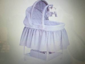 Delta Deluxe Gliding Bassinet open ...