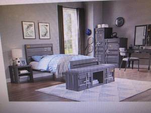 lot 21 image: ACME Cargo Metal Bed - Full open bo...