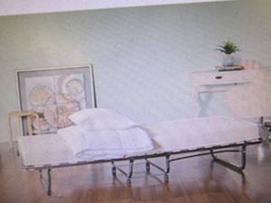 lot 25 image: Luxor Deluxe Memory Foam Folding Ro...