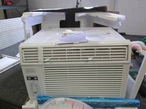 lot 39 image: BLACKDECKER 6000 BTU Window Air Co...
