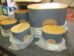 lot 82 image: MegaChef 5-Pc. Food Storage Caniste...