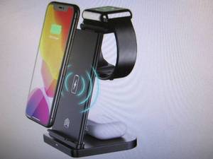 lot 100 image: Trexonic 3-in-1 Wireless Charging S...