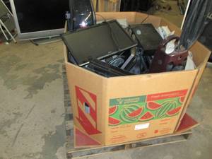 lot 122 image: pallet of electronics untested ...