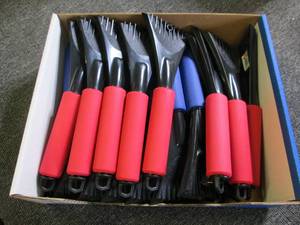lot 187 image: case of 24 ice scrapers...