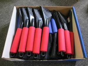 lot 189 image: case of 24 ice scrapers...