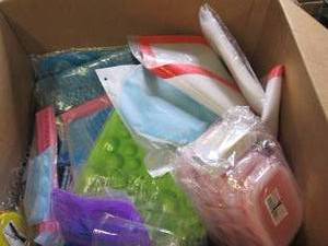 lot 236 image: box of kitchen items ...