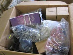 lot 266 image: box of shakers and water bottles ...