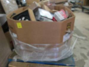 lot 272 image: pallet of misc please see pictures ...
