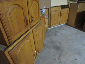 lot 7 image: Kitchen Cabinets - Used Take Outs