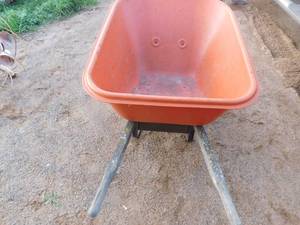 True temper 10 cubic feet wheel barrow