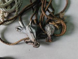 Heavy duty rope with hooks and hoist