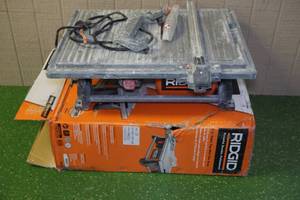 lot 6 image: Ridgid 7 Table Top Wet Tile Saw