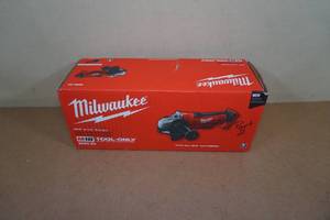 lot 9 image: Milwaukee 18V Cordless 4 12 Grinder - Bare Tool
