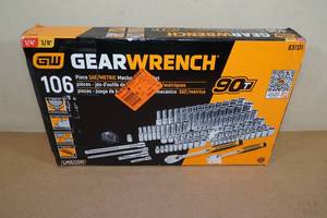 lot 11 image: Gearwrench 106 Piece SAEMetric Mechanics Tool Set