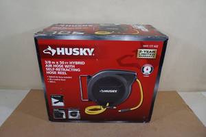lot 29 image: Husky 38 x 50ft Hybrid Air Hose with Self-Retracting Hose Reel