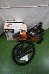 lot 46 image: Ridgid WD4070 4 Gallon Portable WetDry Vac