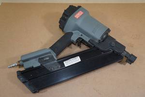 lot 59 image: Senco FramePro 600 Air Framing Nailer